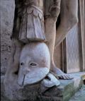 Palazzo Mattei di Giove (Antici-Mattei) Dettaglio sculture romane cortile monumentale