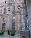Palazzo Mattei di Giove (Antici-Mattei) Veduta cortile monumentale